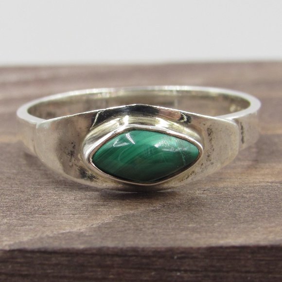 Jewelry - Size 6.75 Sterling Silver Malachite Stone Ring
